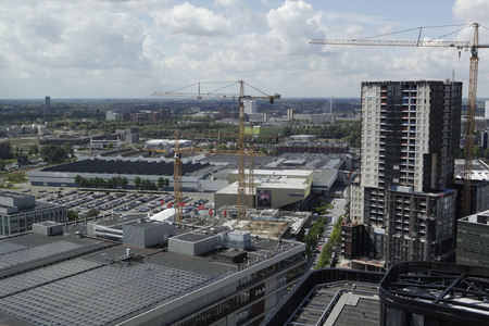 903197 Gezicht op het complex van de Jaarbeurs aan de Croeselaan te Utrecht, vanaf de 21e verdieping van het ...